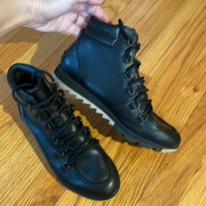 Sorel lace up boots size 8.5